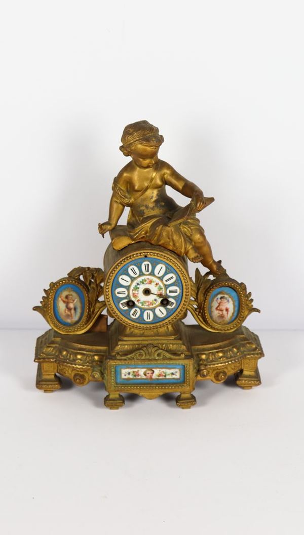 French table clock in gilt bronze