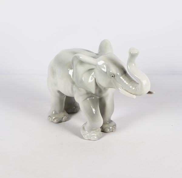 Scultura &quot;Elefante&quot; in ceramica smaltata bianca