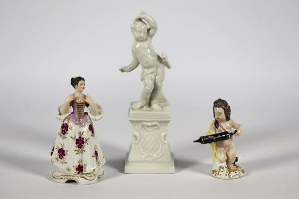 Lotto di tre statuine in porcellana policroma