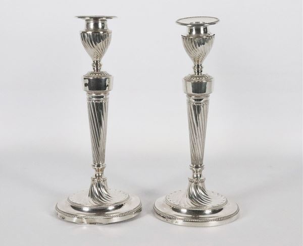 Coppia di candelieri inglesi in argento Epoca Regina Vittoria 
