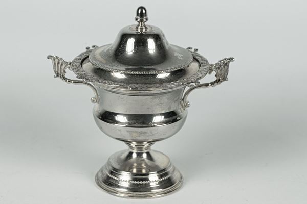 Sugar bowl in silver metal