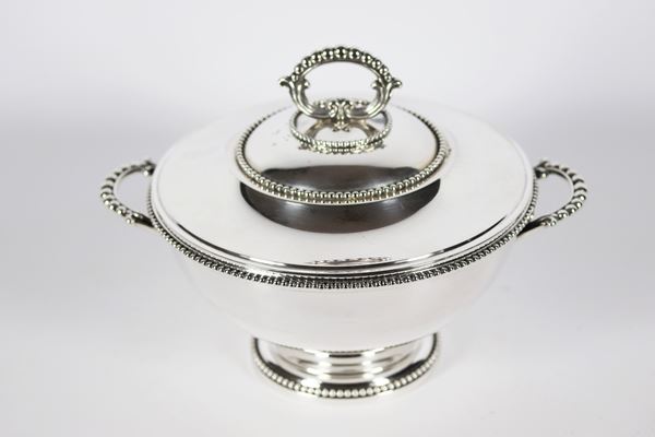 Zuppiera in argento con coperchio e manici gr 1480