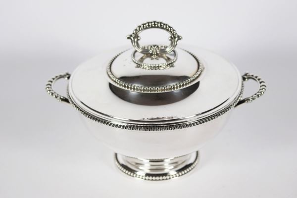 Zuppiera in argento con coperchio e manici gr 1480