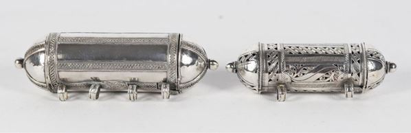 Lotto di due piccoli portapergamene orientali in argento gr 160