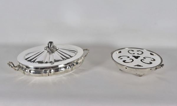 Oval tureen and round warmer in silver metal