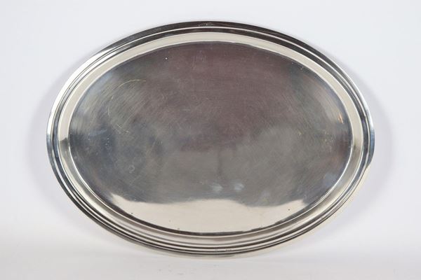 Oval tray in smooth silver, slight overhang at the edge 700 gr
