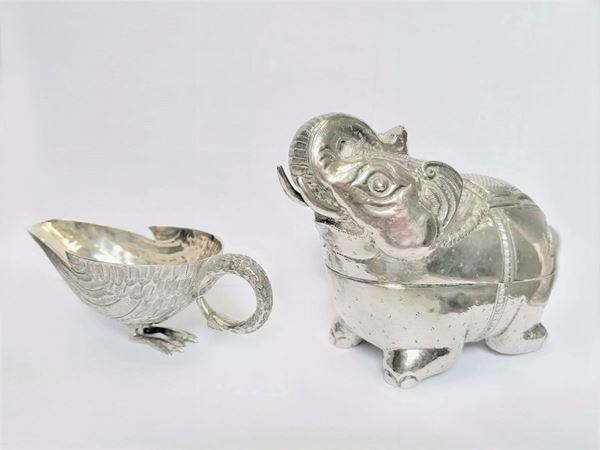 Box in the shape of an &quot;Elephant&quot; and a cup in the shape of a &quot;Swan&quot; in silver 300 g
