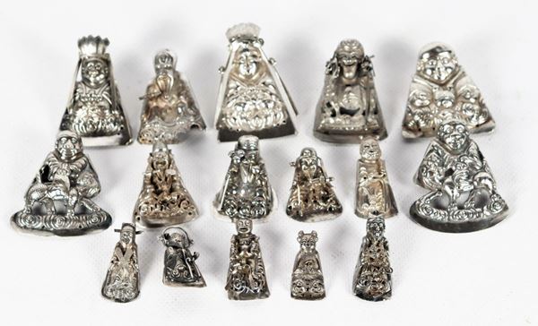 Lotto di sedici statuine di &quot;Divinit&#224; Sudamericane&quot; in argento gr 110