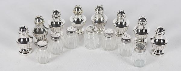 Lotto di otto salierine in argento e sette salierine in cristallo con tappo in argento gr 180