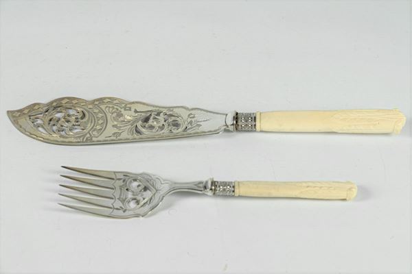 Pair of Victorian Sheffield dessert cutlery