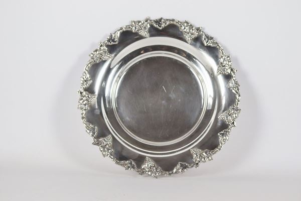 Round fruit bowl in silver metal