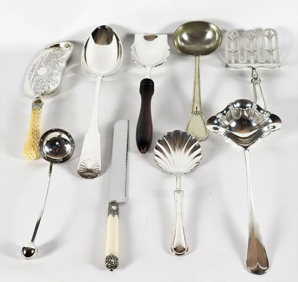 Silver metal lot of nine serving cutlery