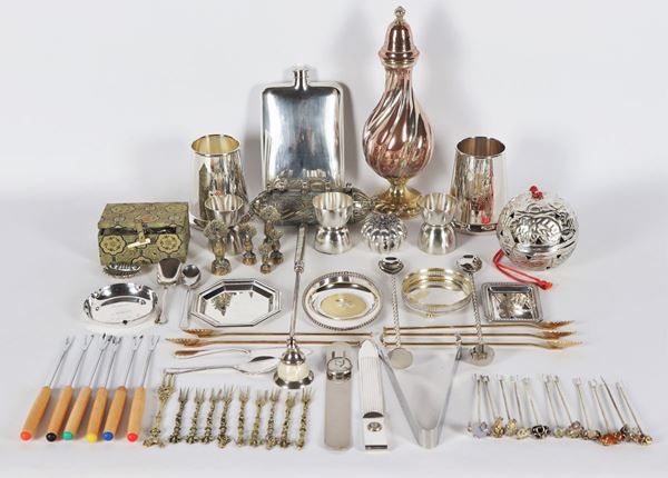 Lot in silver metal