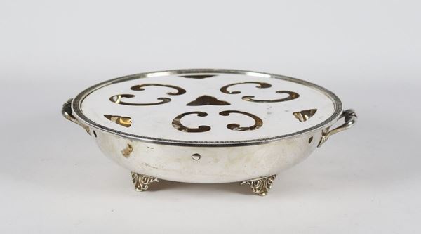 Round chafing dish in silver metal