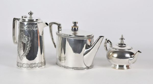 Lot in silver-plated and chiseled metal (3 pcs)