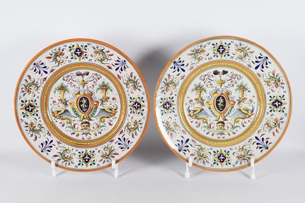 Pair of large parade plates in glazed and glazed majolica branded Fantechi Ceramiche - S.I.F.M.A.