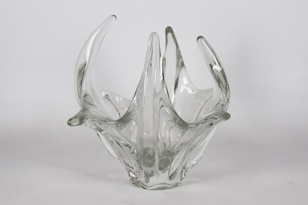 Crystal centerpiece in the shape of a flower