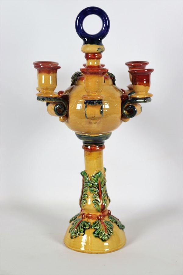 Candelabro in terracotta maiolicata e smaltata. Firmato Ferraro