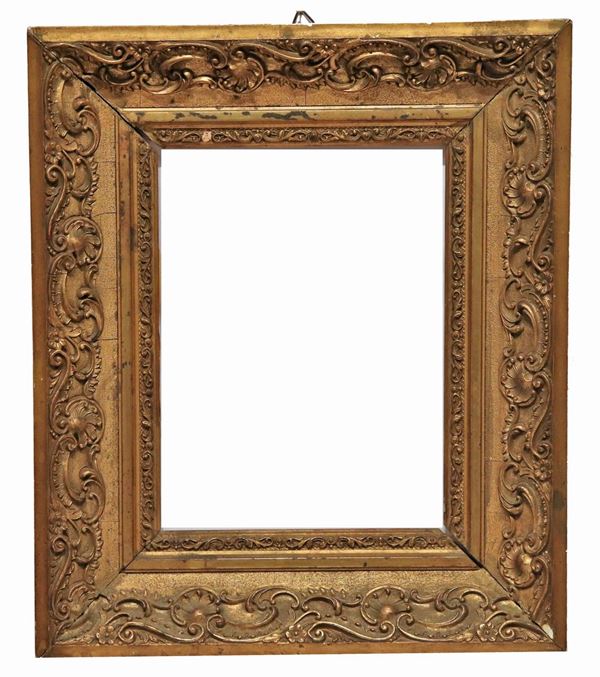 Antica piccola cornice francese in legno dorato ed intagliato