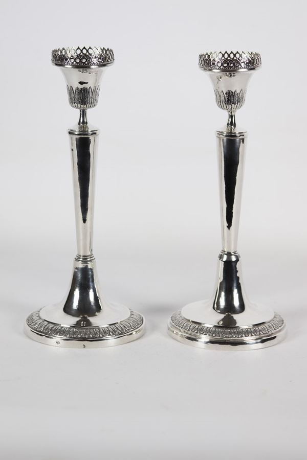 Coppia di candelieri romani in argento Argentiere Paolo Maria Necci 1819 - 1824. Gr 465