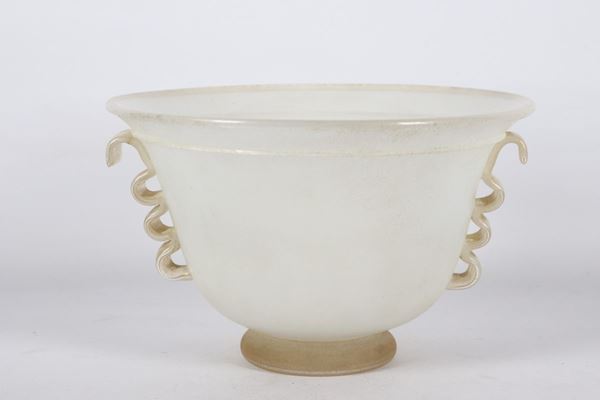 Cup vase in latex-colored blown Murano glass. Signed Mario Poggi