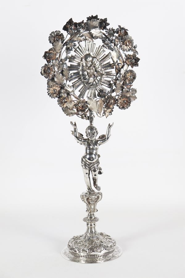 Monstrance in chiseled and embossed silver gr 685