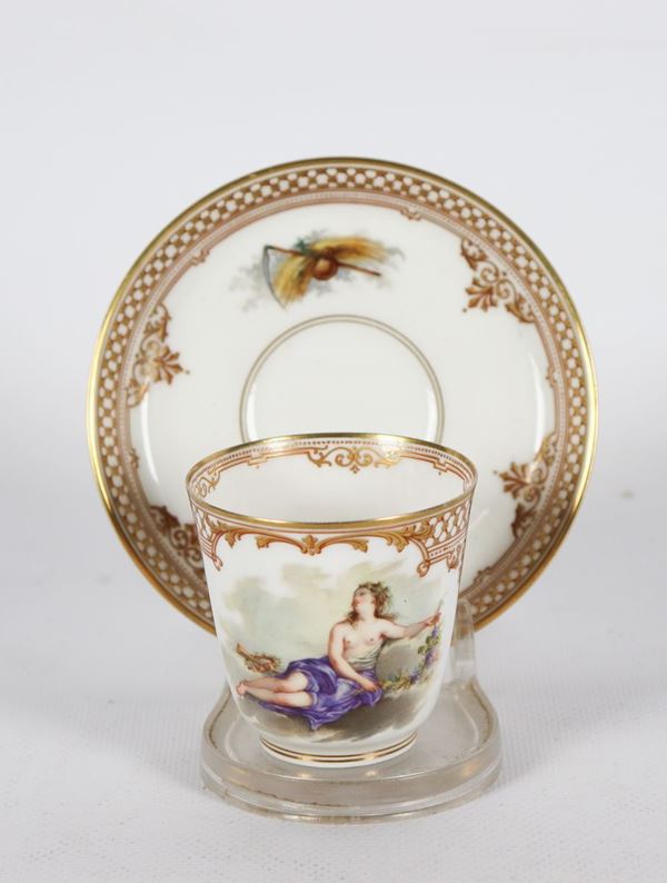 Cup with French plate in white and gold porcelain with painted scene &quot;Naked woman with flowers&quot;