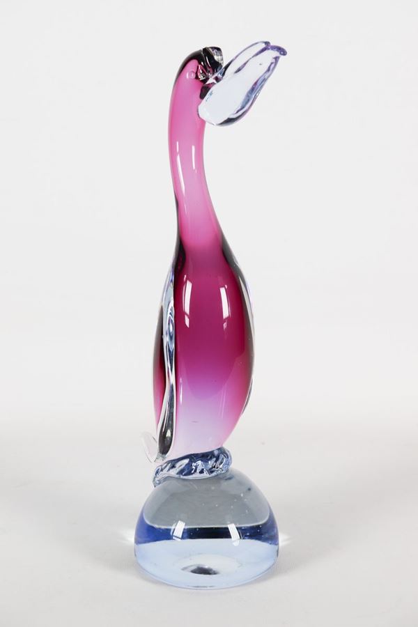 Scultura &quot;Pellicano&quot; in vetro di Murano color vinaccio