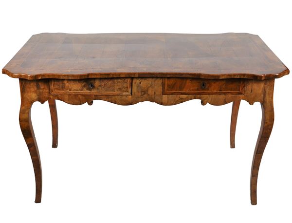 Louis XV desk from the Marche region in walnut and olive burl