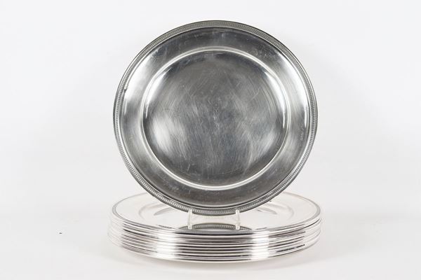 Lotto di dodici grandi sottopiatti in argento gr 9470