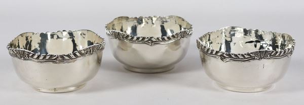 Lot of three small cups in silver title 900 gr 510