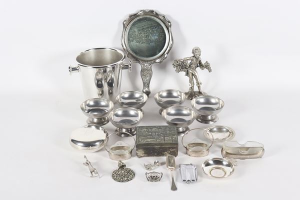 Lot in silver metal  - Auction Antiquariato proveniente da Palazzetto Nobiliare nelle Marche - Gelardini Aste Casa d'Aste Roma
