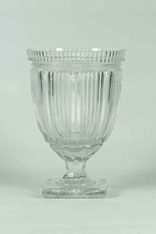 Cup-shaped crystal vase  - Auction Antique paintings, furniture, furnishings and art objects. - Gelardini Aste Casa d'Aste Roma
