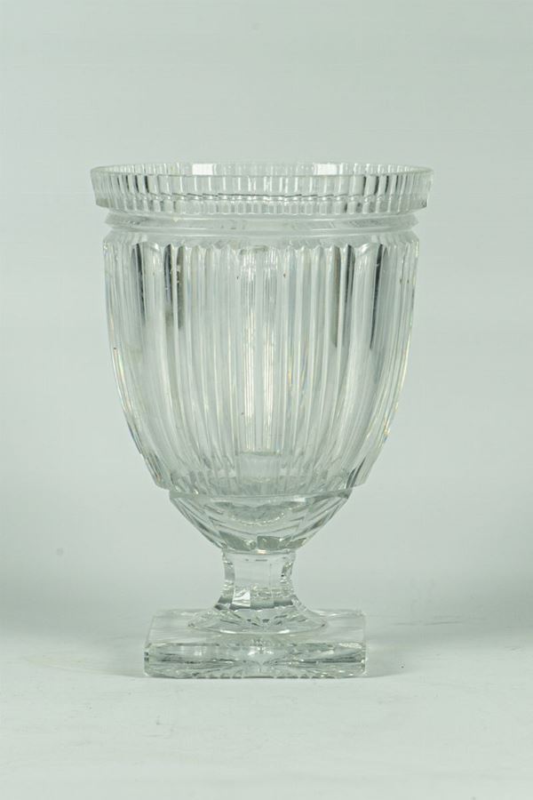 Vaso in cristallo a forma di coppa