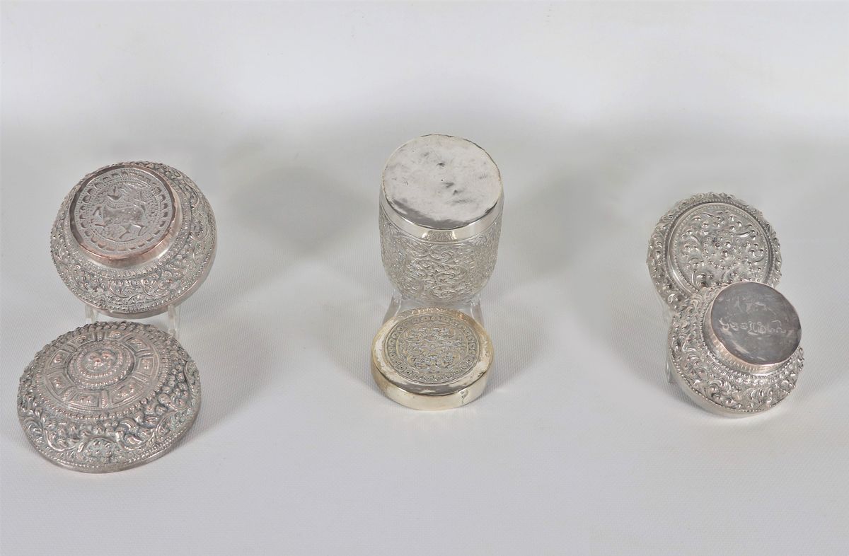 Tre scatole in rame argentato