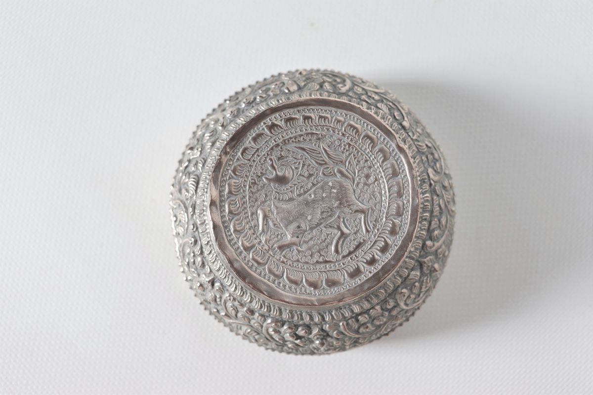 Tre scatole in rame argentato