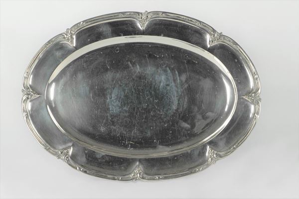 Oval serving plate in silver