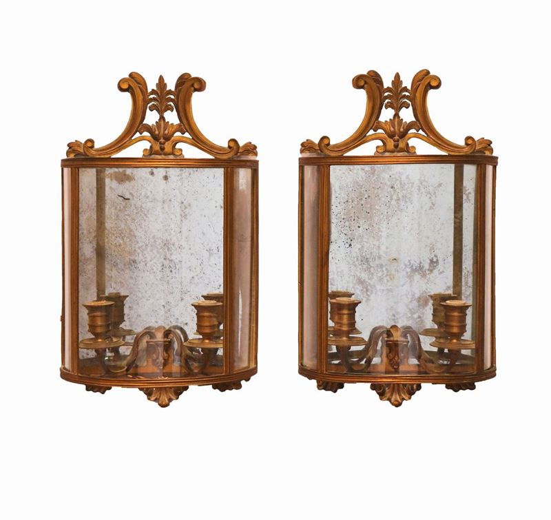 Coppia di lanterne da muro semitonde in bronzo dorato