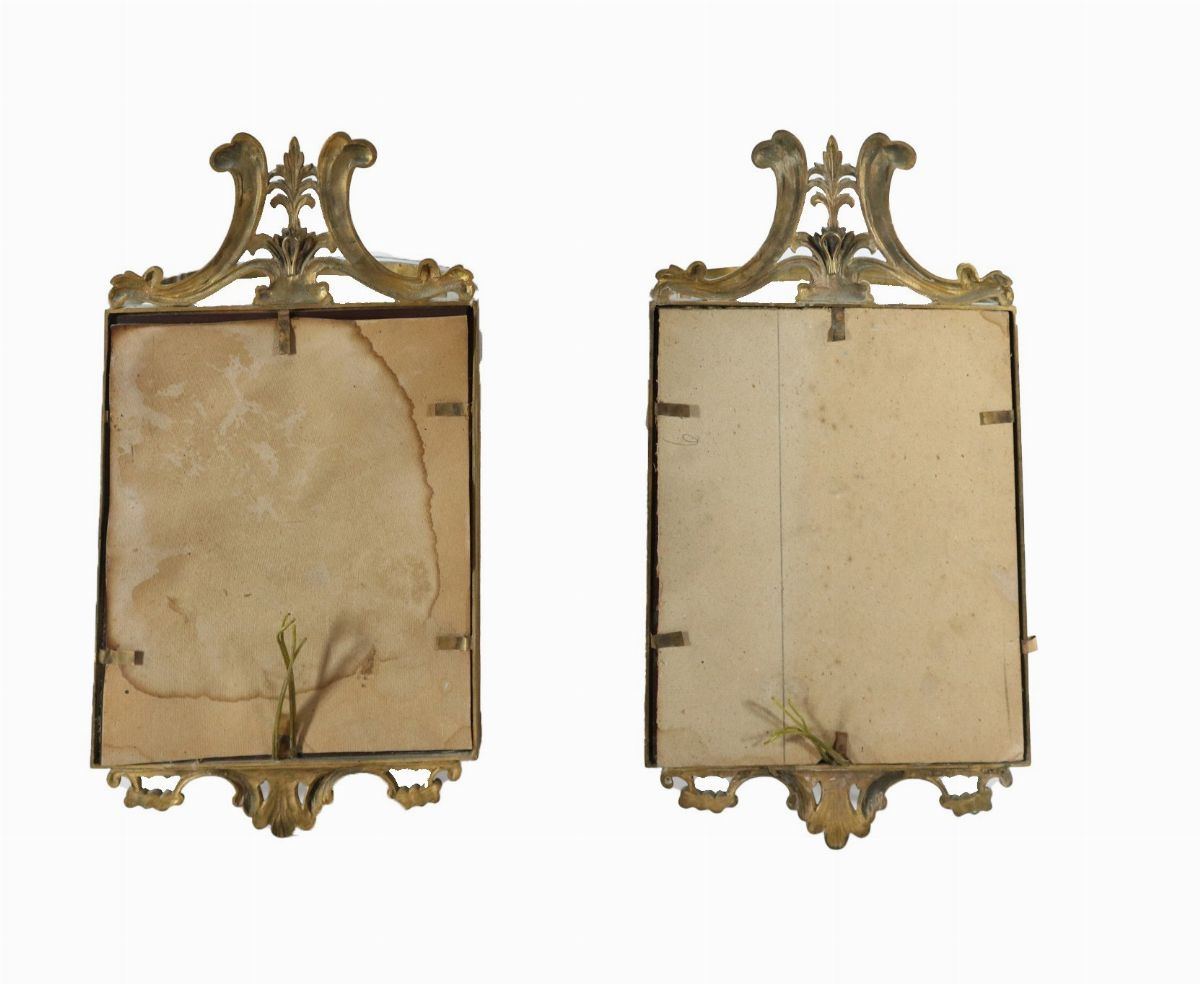 Coppia di lanterne da muro semitonde in bronzo dorato