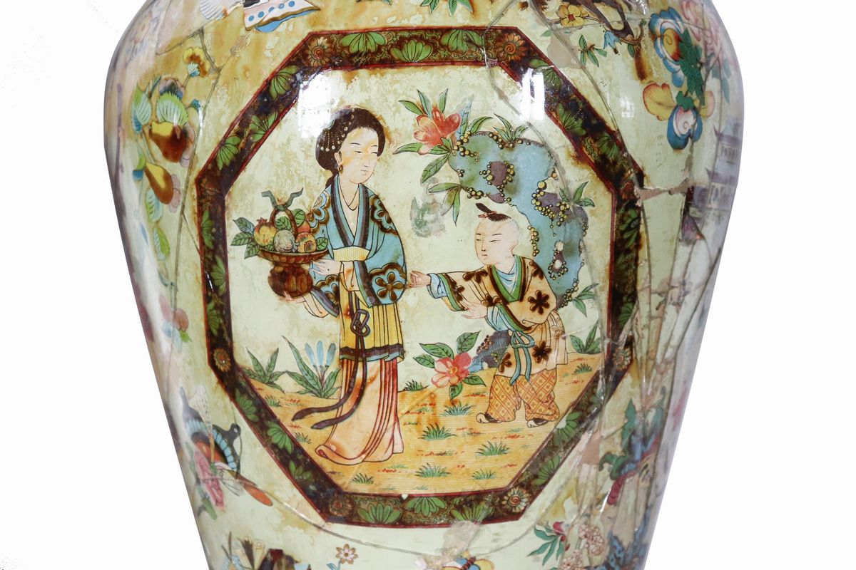 Coppia di potiches dipinte sottovetro