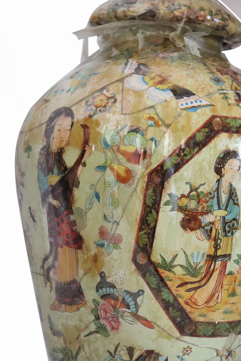 Coppia di potiches dipinte sottovetro