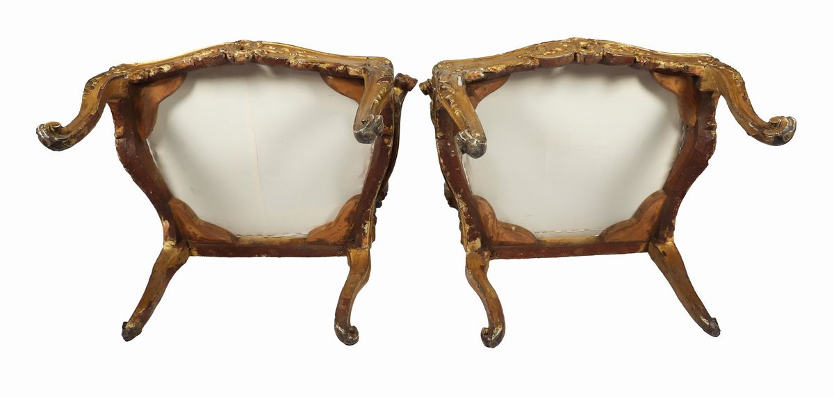 Coppia di poltrone Luigi XV in legno dorato