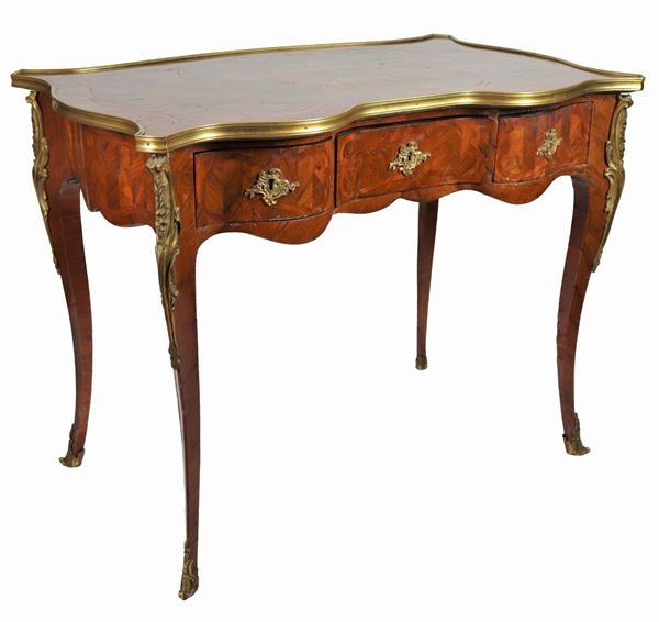 Piccola scrivania da centro Napoleone III in ebano viola e bois de rose