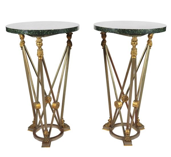 Coppia di tavolini tondi da centro di linea neoclassica