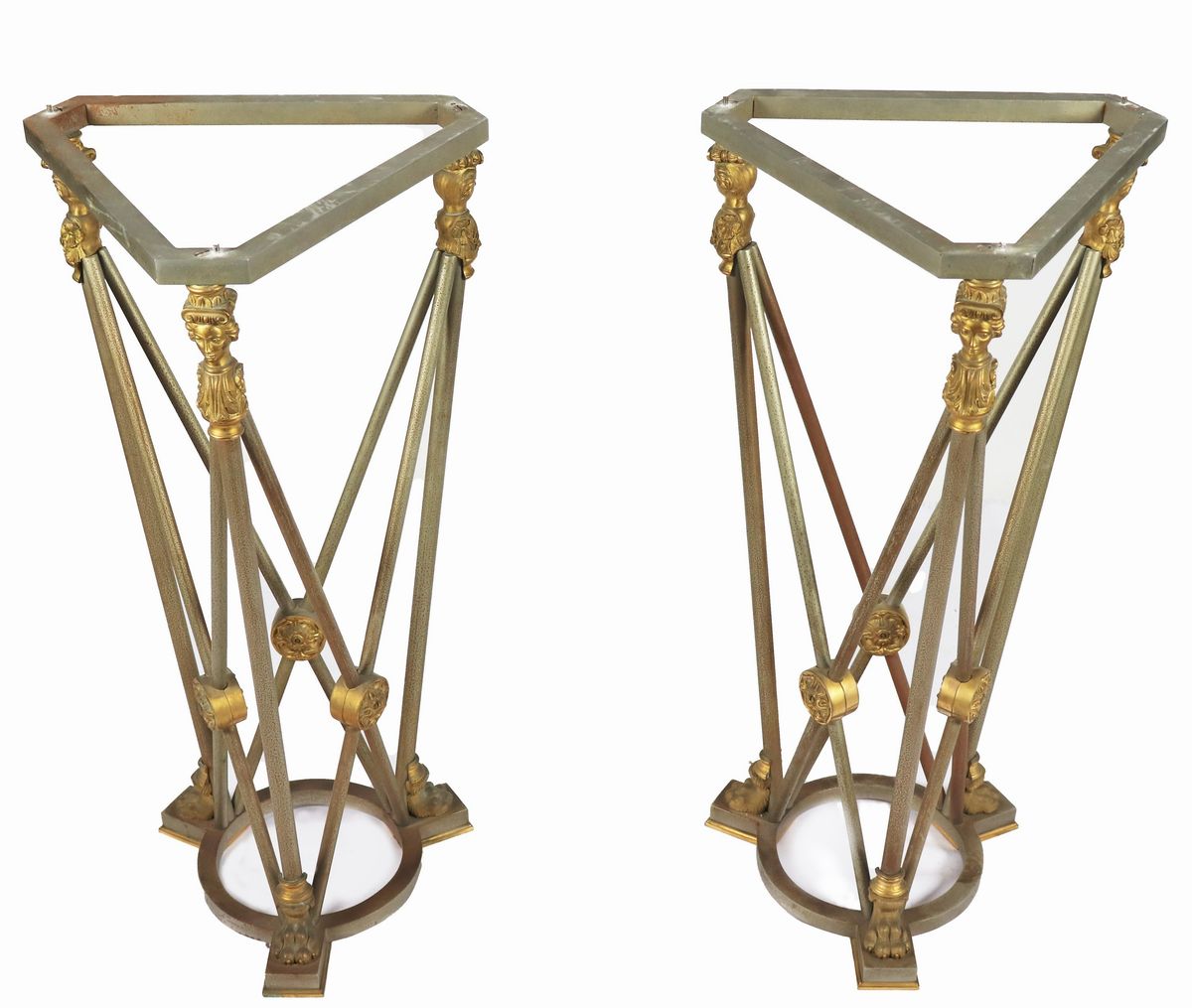 Coppia di tavolini tondi da centro di linea neoclassica