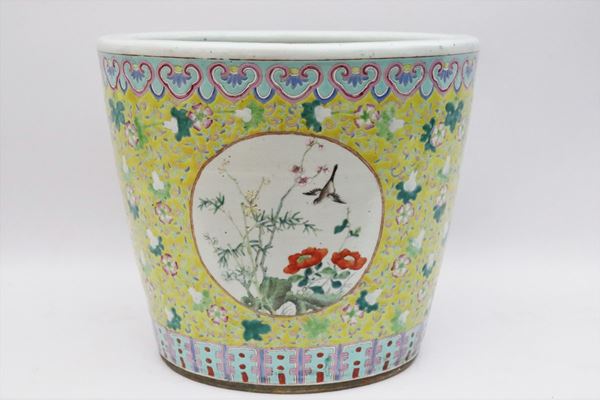 Chinese porcelain cachepot