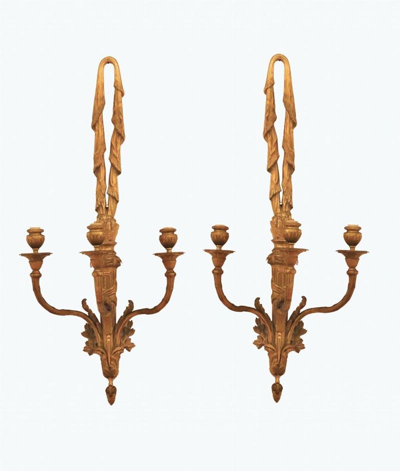 Coppia di appliques francesi di linea Luigi XVI