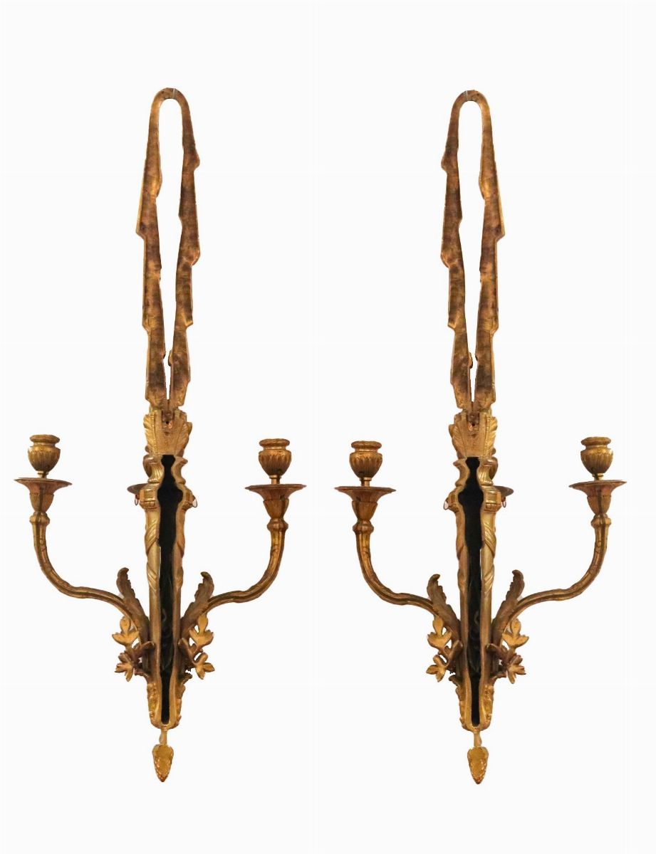 Coppia di appliques francesi di linea Luigi XVI