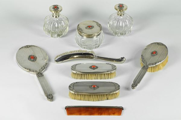 Toilet set in silver
