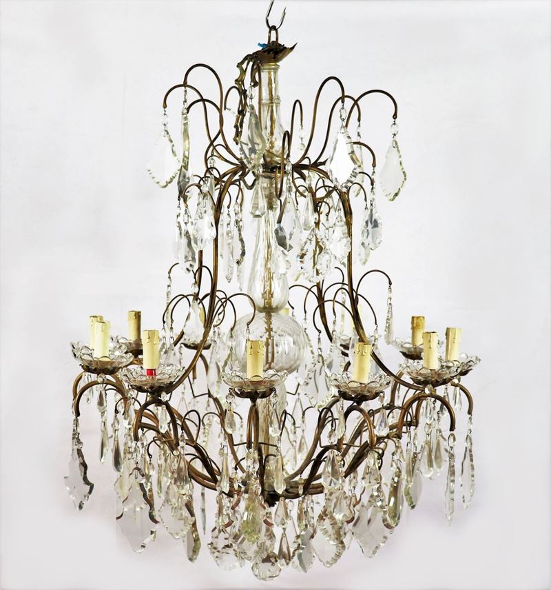 Lampadario francese in cristallo e bronzo di linea Luigi XV